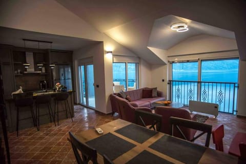 Modern Waterfront 3-Bed Apartment Apartment in Kotor Municipality