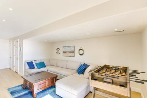 Spacious Garden City Townhome with Lake Views! House in Garden City