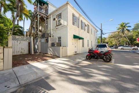 Commodore's Cove Apartment in Key West