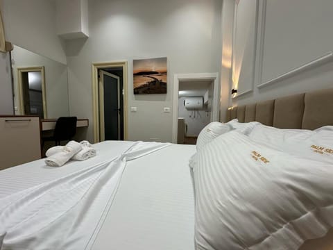 Palm Side Hotel Hotel in Vlorë