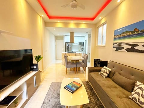 Communal lounge/ TV room, TV and multimedia, Living room, Seating area, Evening entertainment