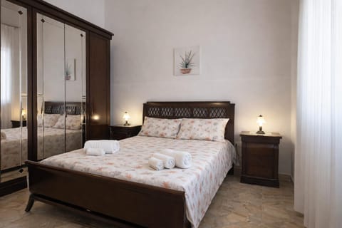 Bed, Photo of the whole room, Bedroom, towels, wardrobe, air conditioner