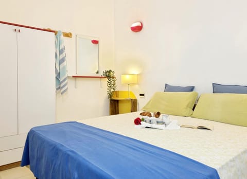 Photo of the whole room, Bedroom, towels, wardrobe