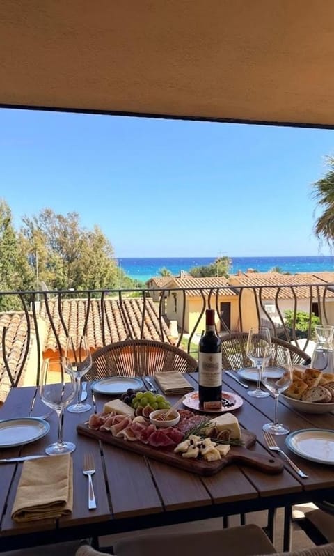 Natural landscape, View (from property/room), Balcony/Terrace, Dining area, Lunch