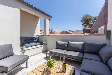 Patio, View (from property/room), Balcony/Terrace, Living room, Seating area, Sunrise