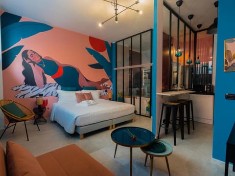 Bed, Photo of the whole room, Seating area, Bedroom