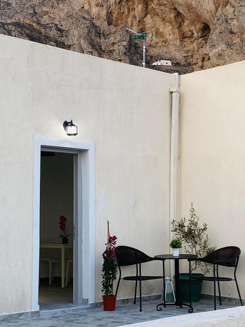 LEIVADAROS apartments House in Perissa