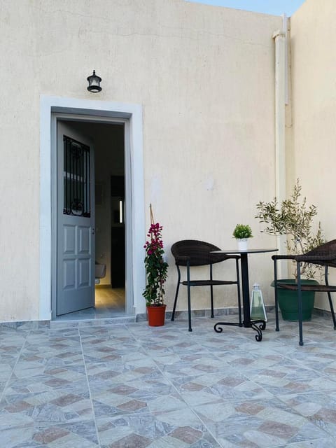 LEIVADAROS apartments House in Perissa