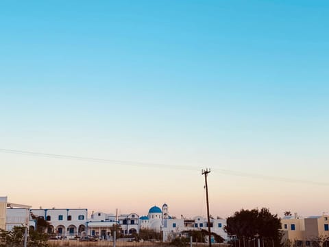 LEIVADAROS apartments House in Perissa