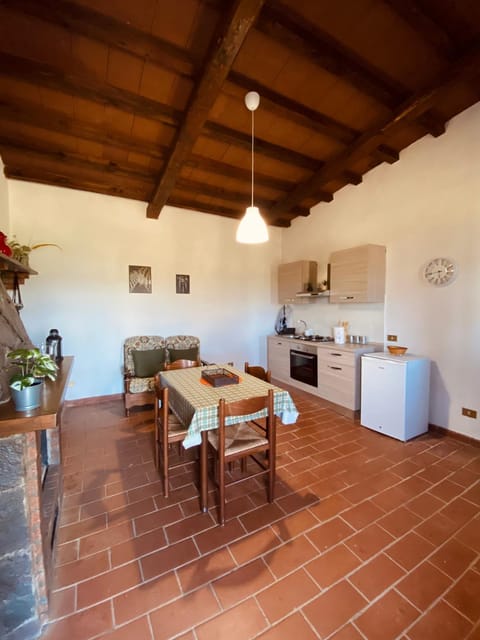 Kitchen or kitchenette, Dining area, pet friendly, stove