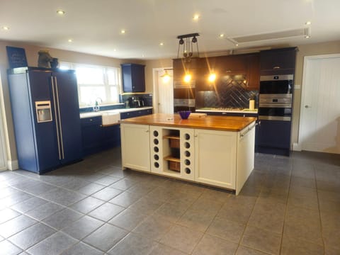 Kitchen or kitchenette, dishwasher, oven, pet friendly, stove