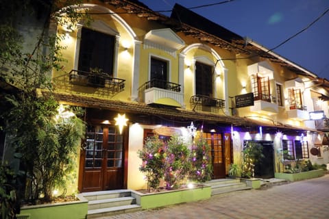 Property building, Facade/entrance, Night