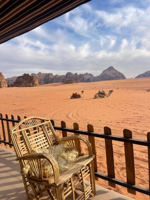 View (from property/room), Balcony/Terrace, Seating area, Mountain view