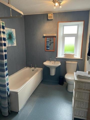 AIRDSIDE COTTAGE House in England