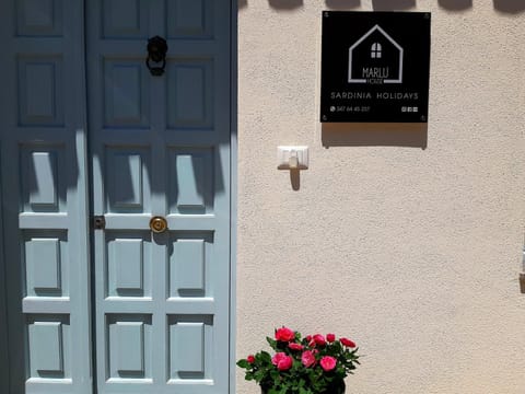 Facade/entrance, Logo/Certificate/Sign