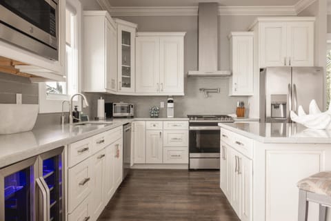 Evershore House -Pool, Parking, Dock! House in Stock Island