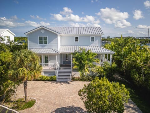 Evershore House -Pool, Parking, Dock! House in Stock Island