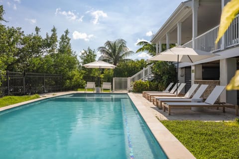 Evershore House -Pool, Parking, Dock! House in Stock Island