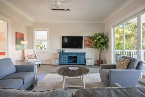 Spindrift House -Huge Pool, Dock House in Stock Island