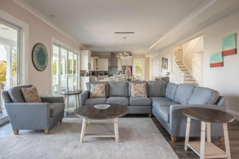 Spindrift House -Huge Pool, Dock House in Stock Island