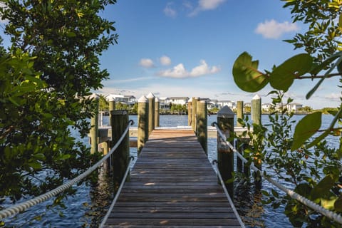 Spindrift House -Huge Pool, Dock House in Stock Island