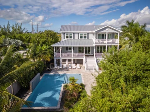 Spindrift House -Huge Pool, Dock House in Stock Island