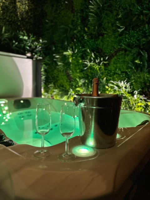Hot Tub, Hot Tub