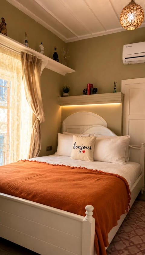 Bed, Bedroom, air conditioner