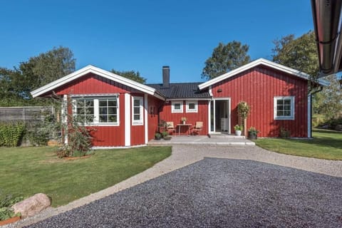 Property building, Garden, Street view