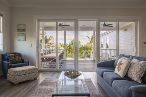 Seagate House -Waterfront w Dock House in Stock Island