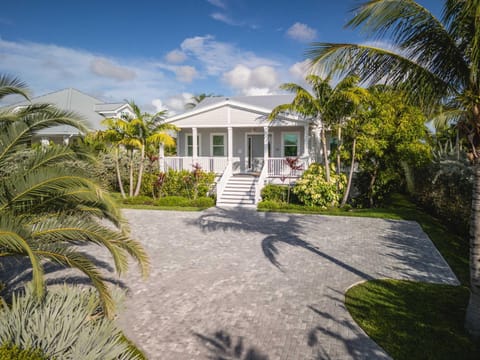 Seagate House -Waterfront w Dock House in Stock Island