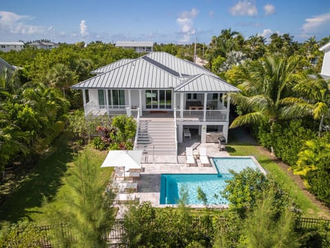 Springtide House -Dock & Home w Pool House in Stock Island