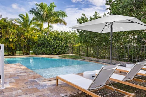 Capmar House -Huge Home & Pool House in Stock Island