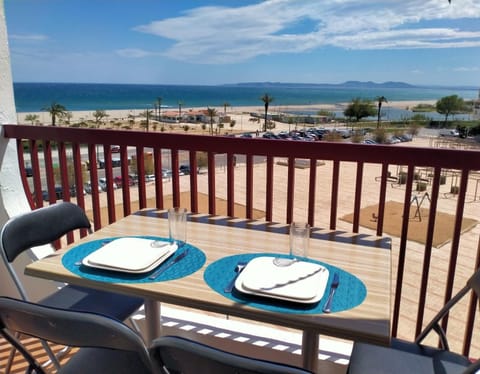 View (from property/room), Balcony/Terrace, Dining area, Sea view