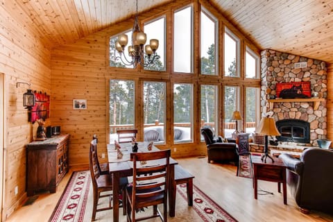 Serene Mountain Cabin Nestled Amongst the Pines - Alpenhaus Cabin in Park County