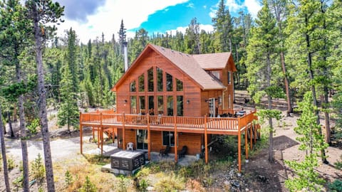 Serene Mountain Cabin Nestled Amongst the Pines - Alpenhaus Cabin in Park County
