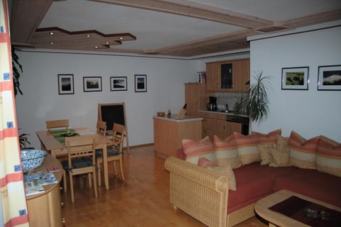 Living room, Photo of the whole room, Dining area
