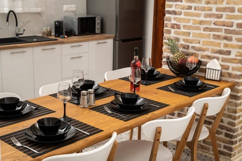 Coffee/tea facilities, Dining area