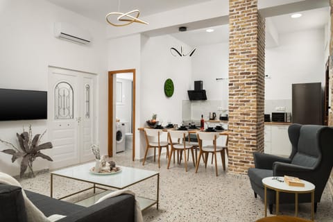 TV and multimedia, Living room, Seating area, Dining area, air conditioner