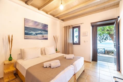 Property building, Bed, Photo of the whole room, Bedroom