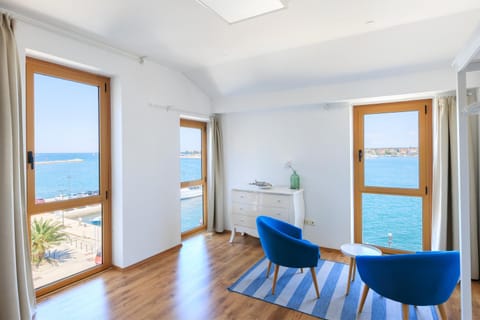 Seating area, Landmark view, Sea view