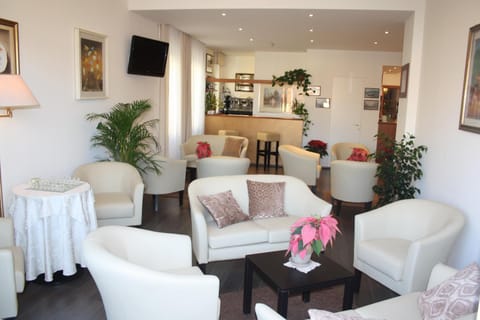 Communal lounge/ TV room, Lounge or bar