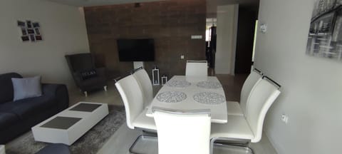 TV and multimedia, Living room, Seating area