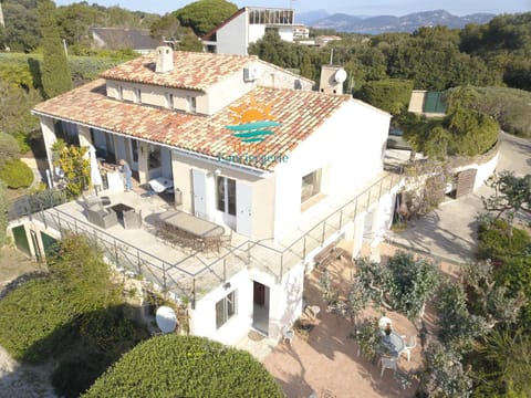 Giens RDJ T3 indépendant Terrasse vue Mer BY HC Apartment in Hyères