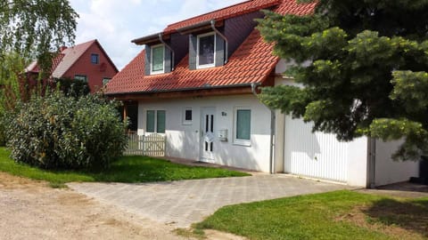 Property building, Facade/entrance, Garden