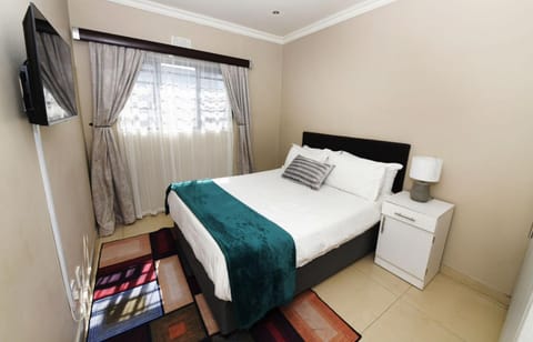 ELMED GUEST HOUSE Bed and Breakfast in Cape Town