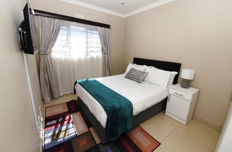 ELMED GUEST HOUSE Bed and Breakfast in Cape Town