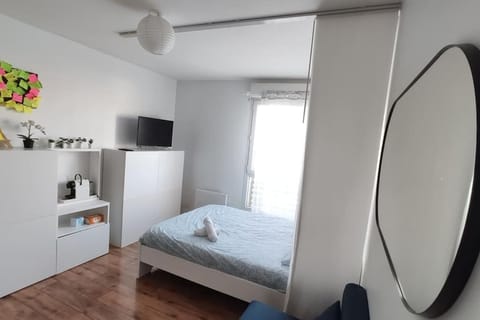 Communal lounge/ TV room, Bed, TV and multimedia, Photo of the whole room, Bedroom