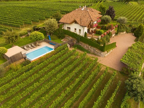 Property building, Children play ground, Balcony/Terrace, Balcony/Terrace, Animals, Animals, Pool view, Swimming pool, Parking, sunbed