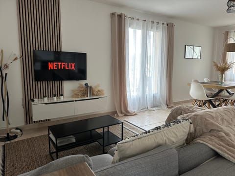 Communal lounge/ TV room, TV and multimedia, Living room